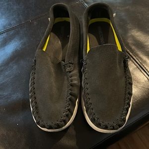 Men’s Minnetonka loafers charcoal black